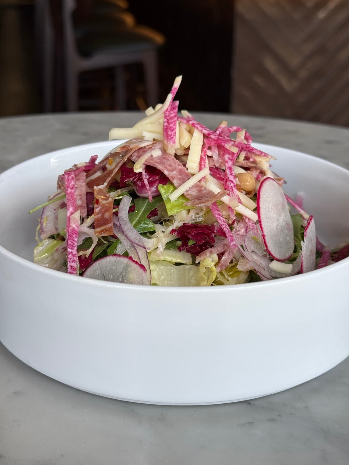 La Scala salad with radish and salami